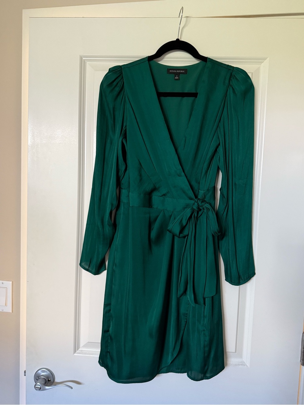 BANANA REPUBLIC NWOT Emerald Green Wrap Dress (size 4)